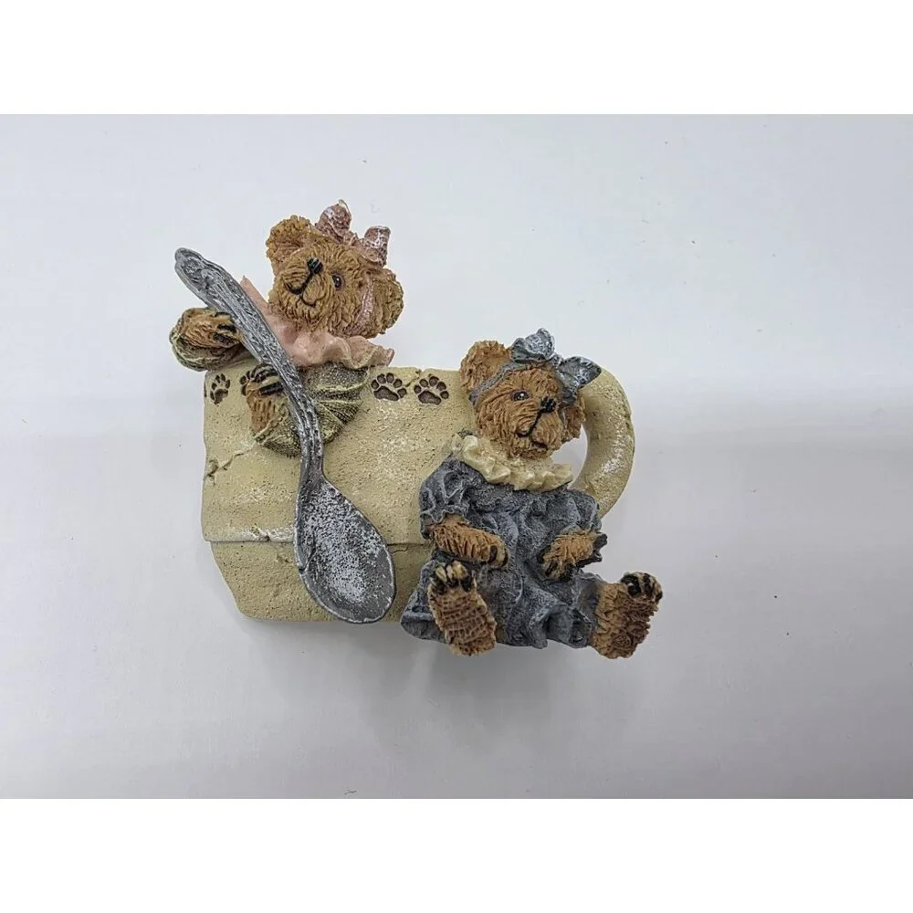 Boyds Bears & Friends Bearware Collection Pin/Brooch Prissie‎ & Missie Fixin Tea